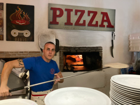 Pizzeria con forno a legna a Roma